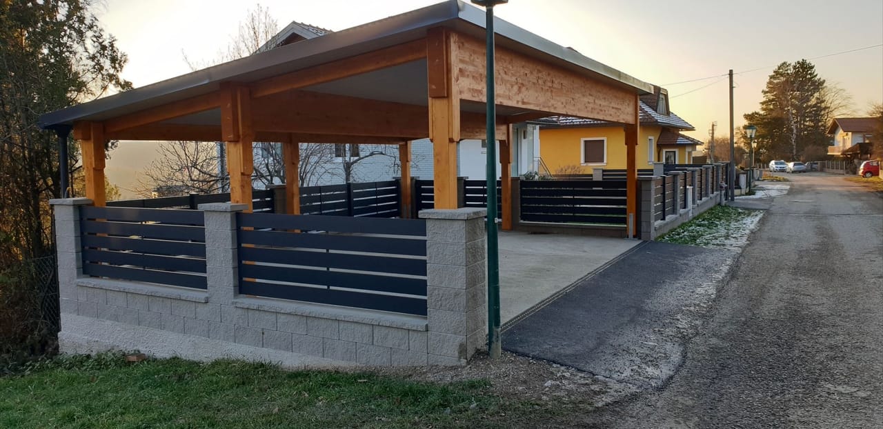 Foto: Carport in Holzbauweise